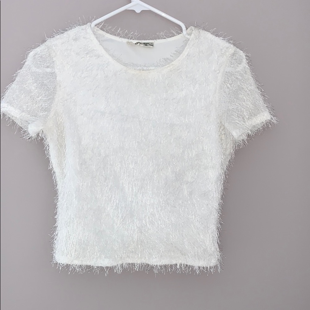 textured white t shirt